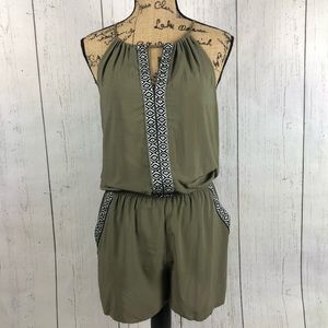 NWOT Fortune + Ivy Embroidery Trim Keyhole Romper